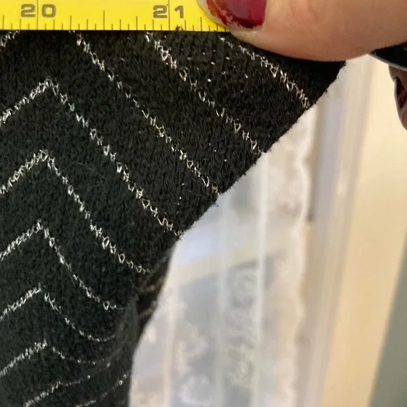 Black and silver shimmering top with a boho vibe. Size: S C - Picture 4 of 4